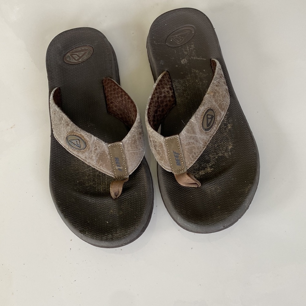 Men’s REEF flip flop bargain size not on shoe pretty sure they are size 10